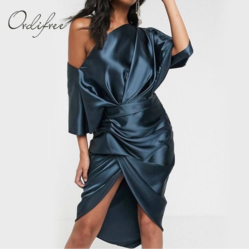 Beautiful dress never worn!!!